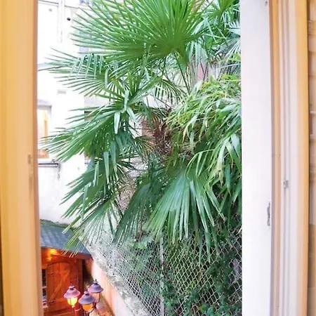 Rare Avec Jardin Privatif Au Centre De * Paris